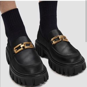 Lattelier Black Leather Loafers with Chain size 8